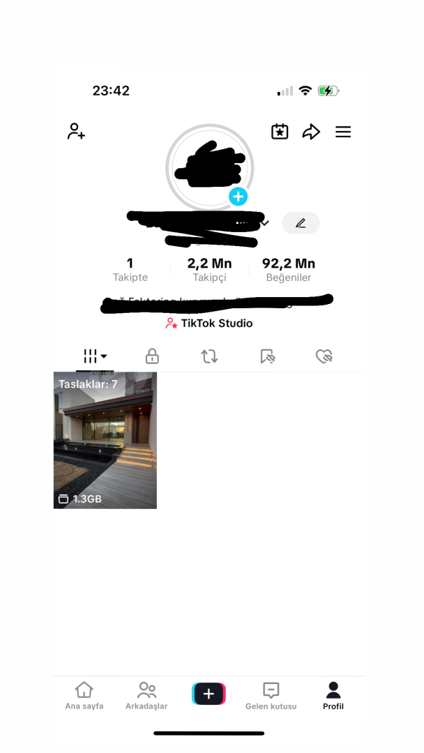 2.2 milyon takipçi 100 milyon beğeni 2.2 milyon takipçi 100 milyon beğeni